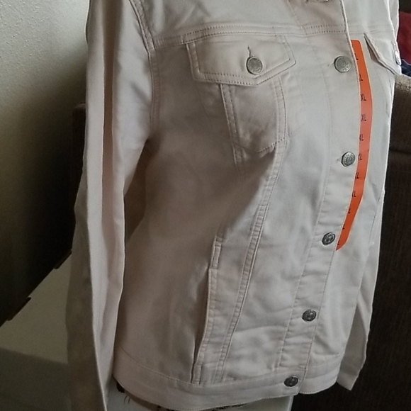 Cute Women's Light Jean Jacket - Picture 2 of 4